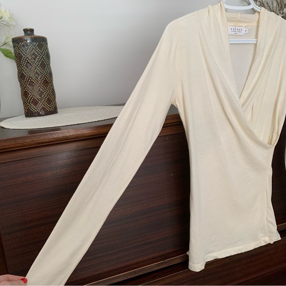 Velvet by Graham & Spencer Meri Wrap Front Fitted Top in Cream, Size XS - Picture 3 of 8